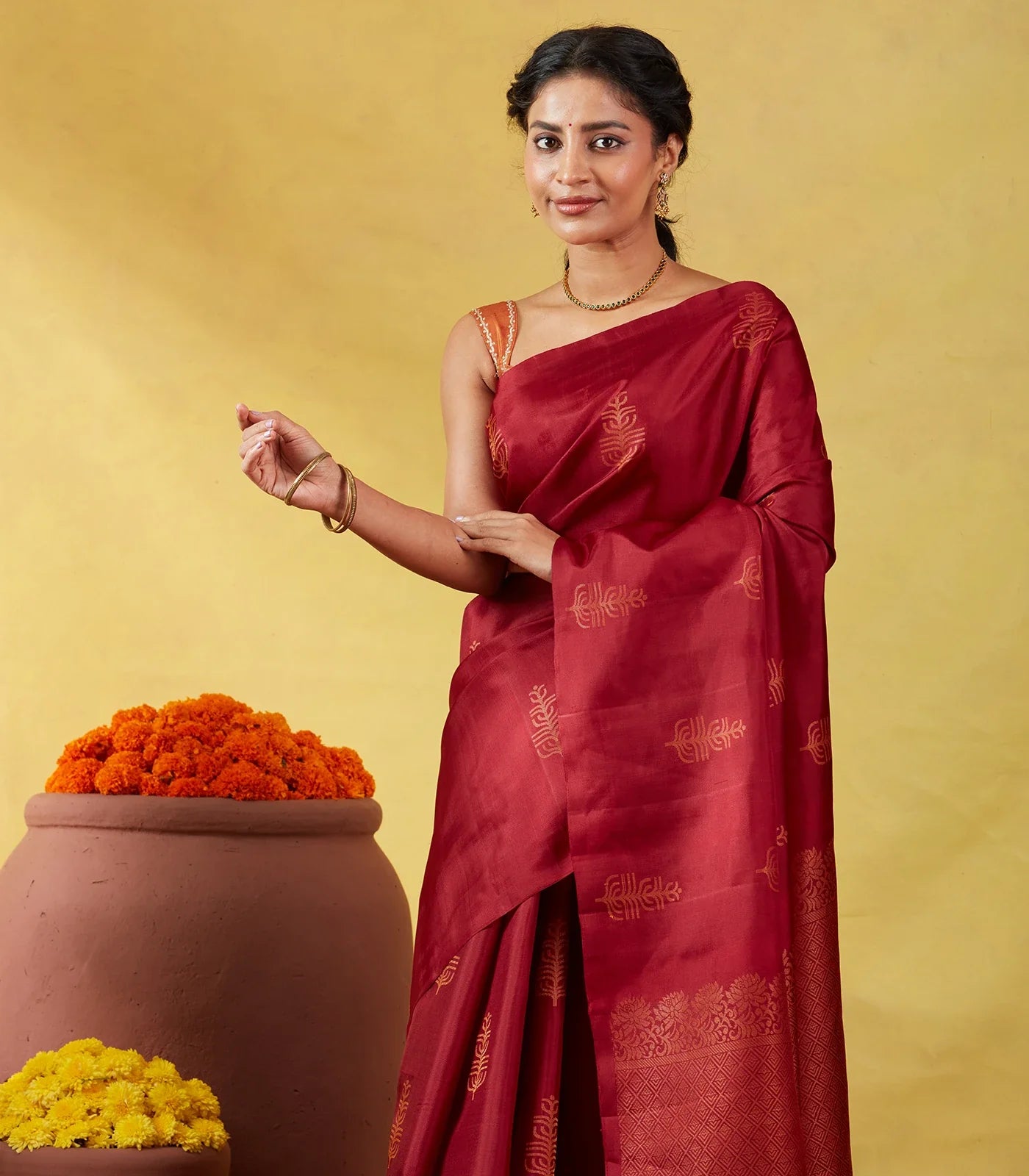 Maroon Handloom Soft Silk Saree With Floral Zari Buttas