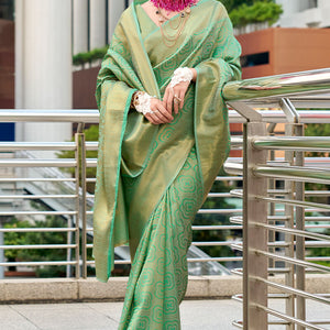 Incomparable Green Kanjivaram Silk Saree With Felicitous Blouse Piece