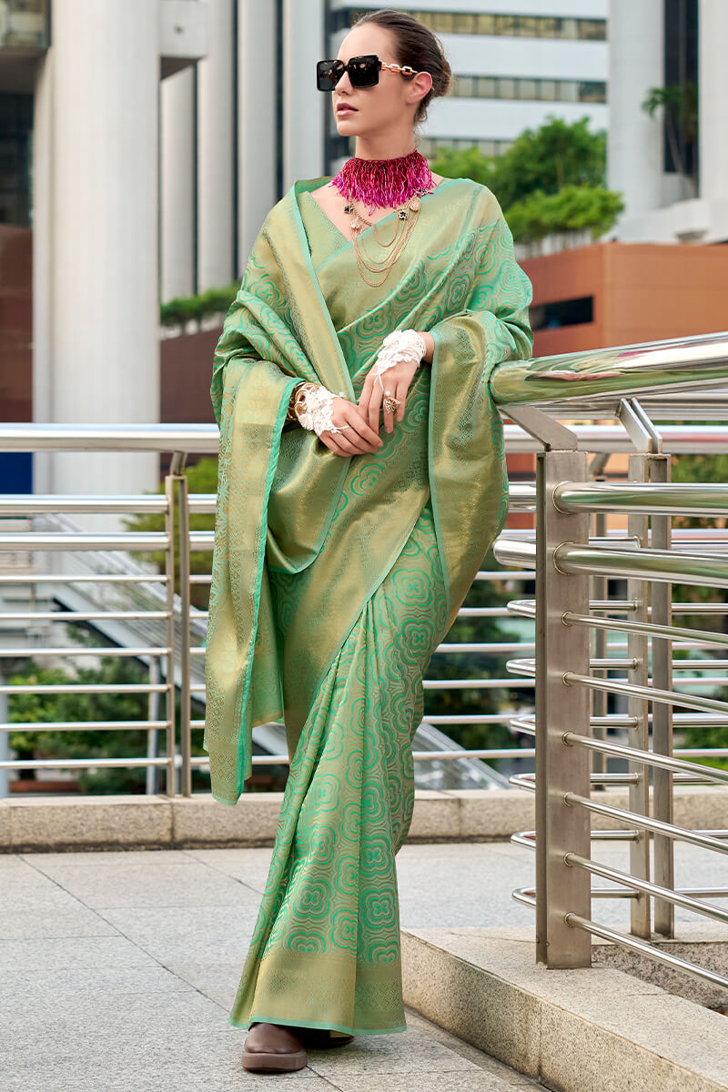 Incomparable Green Kanjivaram Silk Saree With Felicitous Blouse Piece