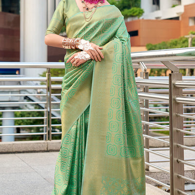Incomparable Green Kanjivaram Silk Saree With Felicitous Blouse Piece