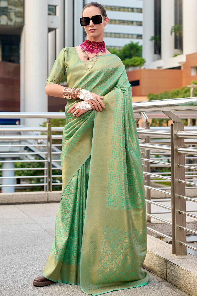 Incomparable Green Kanjivaram Silk Saree With Felicitous Blouse Piece