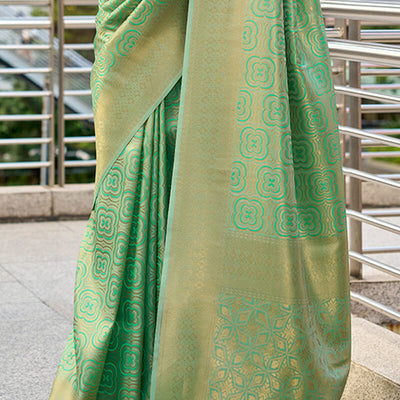 Incomparable Green Kanjivaram Silk Saree With Felicitous Blouse Piece