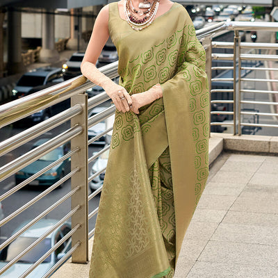 Flameboyant Mehndi Kanjivaram Silk Saree With Cynosure Blouse Piece