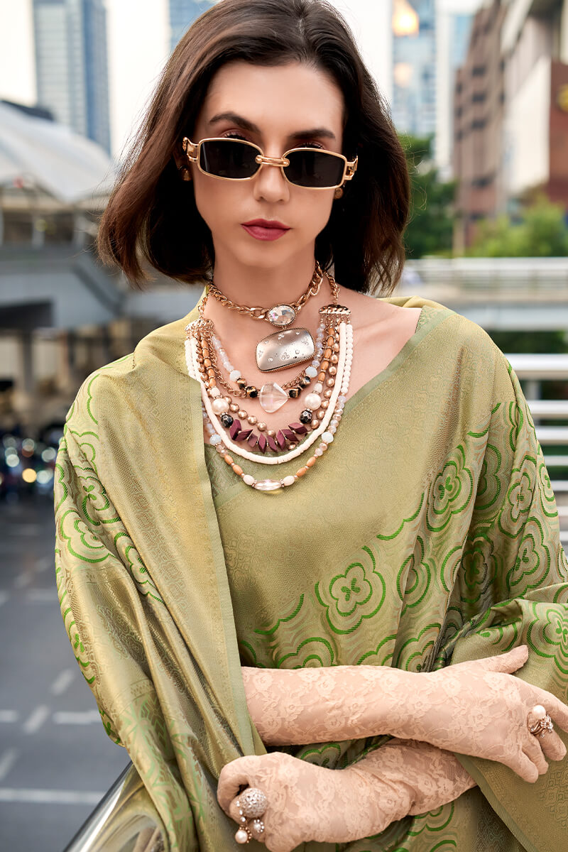 Flameboyant Mehndi Kanjivaram Silk Saree With Cynosure Blouse Piece