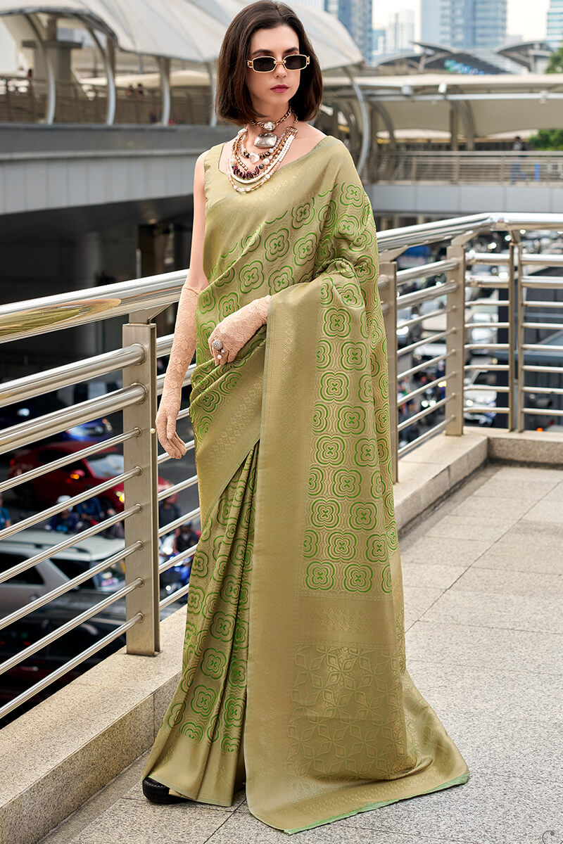 Flameboyant Mehndi Kanjivaram Silk Saree With Cynosure Blouse Piece