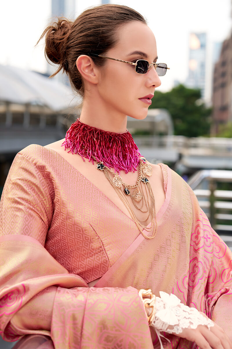 Aplomb Pink Kanjivaram Silk Saree With Gratifying Blouse Piece