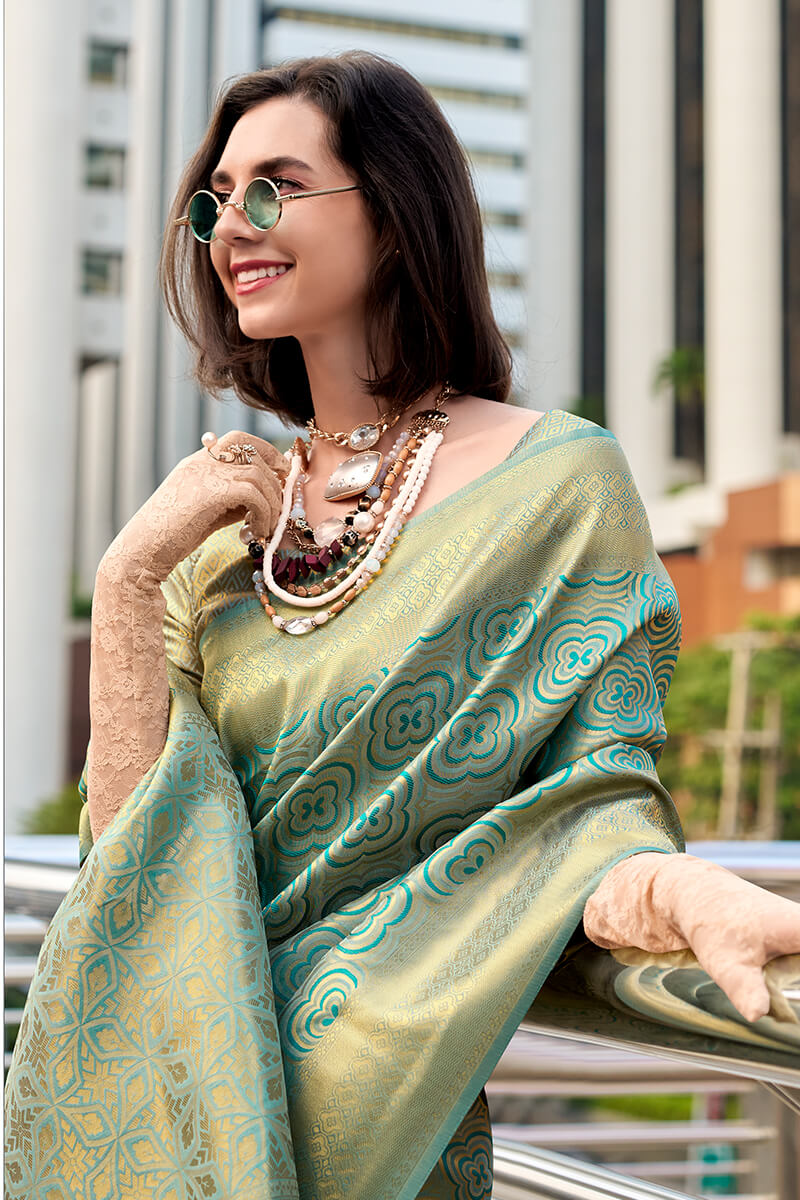 Demure Sea Green Kanjivaram Silk Saree With Snazzy Blouse Piece