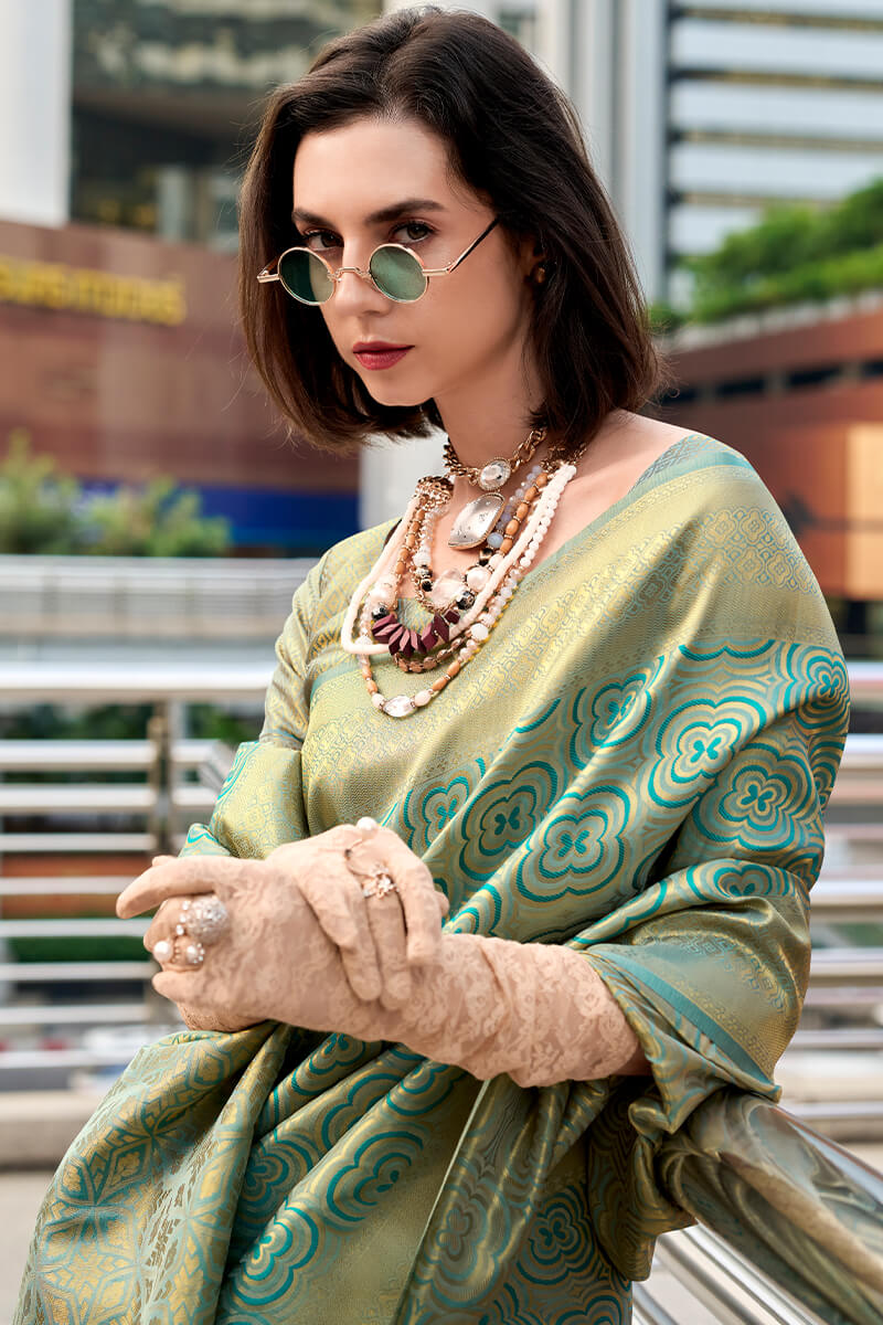 Demure Sea Green Kanjivaram Silk Saree With Snazzy Blouse Piece