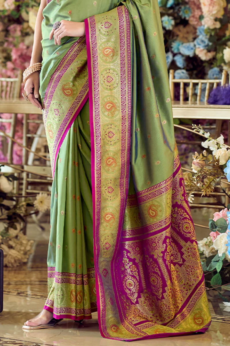 Fugacious Green Soft Banarasi Silk Saree With Snappy Blouse Piece
