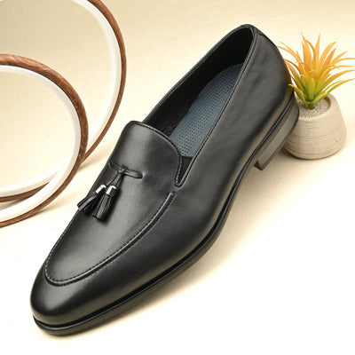 Rover Tassel Loafers by Aspeerio