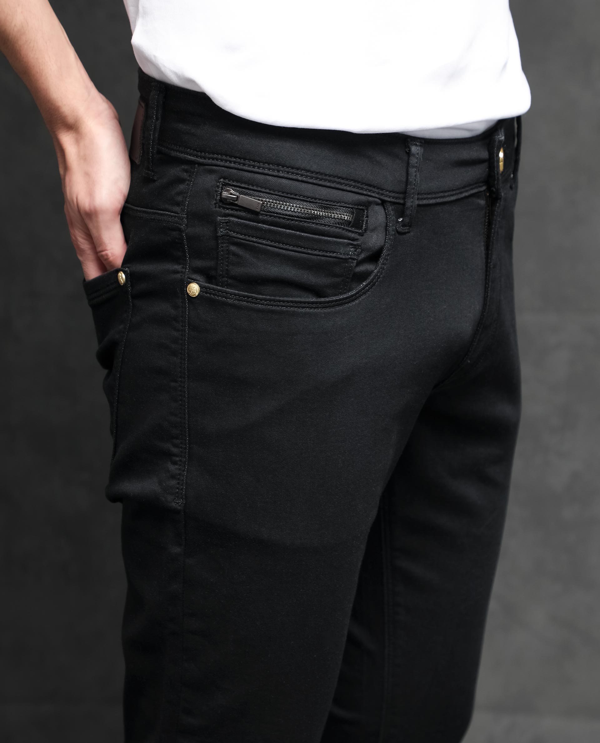 Rare Rabbit Men's Satinx Black Rinse Wash Mid-Rise Slim Fit Jeans