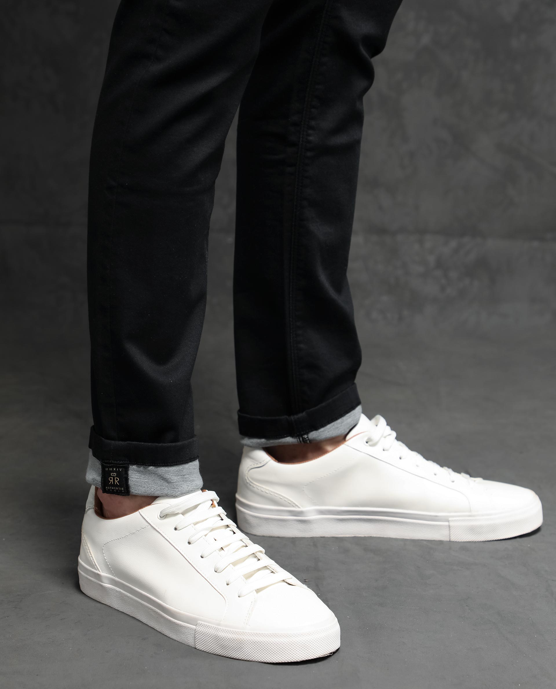 Rare Rabbit Men's Satinx Black Rinse Wash Mid-Rise Slim Fit Jeans