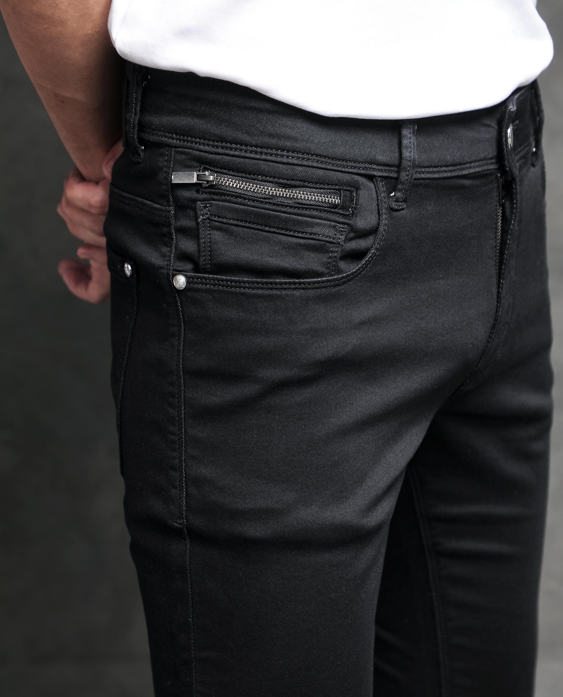 Rare Rabbit Men's Satinx S Black Rinse Wash Mid-Rise Slim Fit Jeans