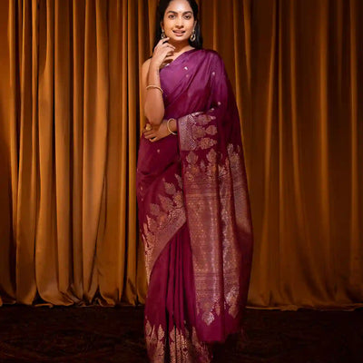 Magenta Handloom Soft Silk Saree With Floral Buttas-Magenta