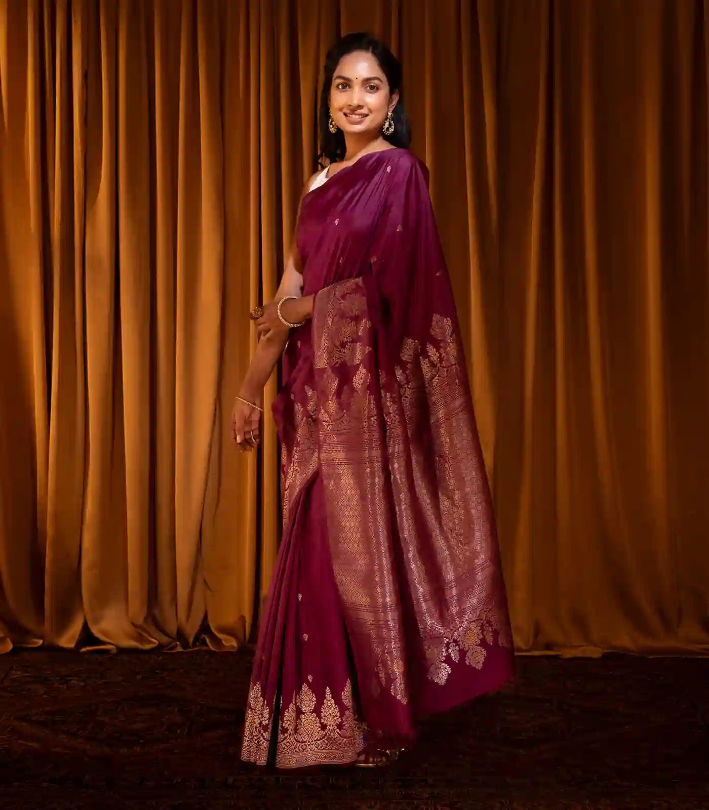 Magenta Handloom Soft Silk Saree With Floral Buttas-Magenta