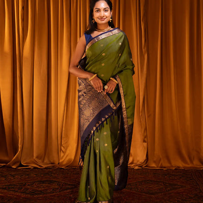 Green Handloom Soft Silk Saree With Kamalam Buttas-Green
