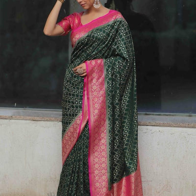 Flameboyant Dark Green Soft Silk Saree With Beauteous Blouse Piece