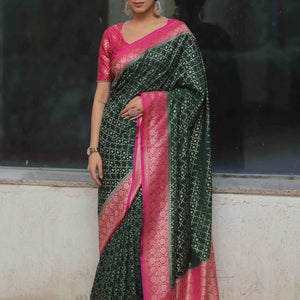 Flameboyant Dark Green Soft Silk Saree With Beauteous Blouse Piece