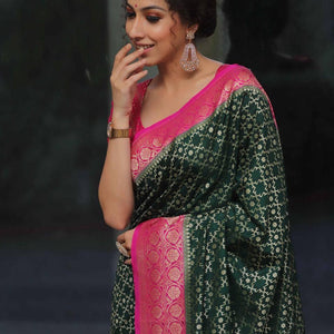 Flameboyant Dark Green Soft Silk Saree With Beauteous Blouse Piece