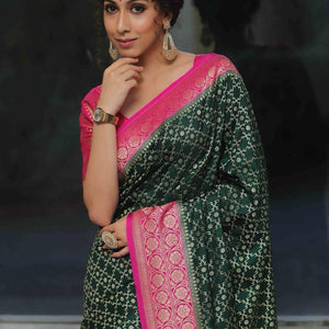 Flameboyant Dark Green Soft Silk Saree With Beauteous Blouse Piece