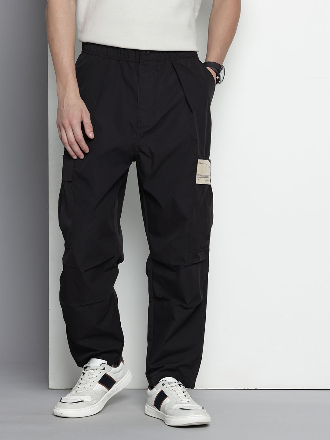 Men's Black Loose Fit Textured Cargos