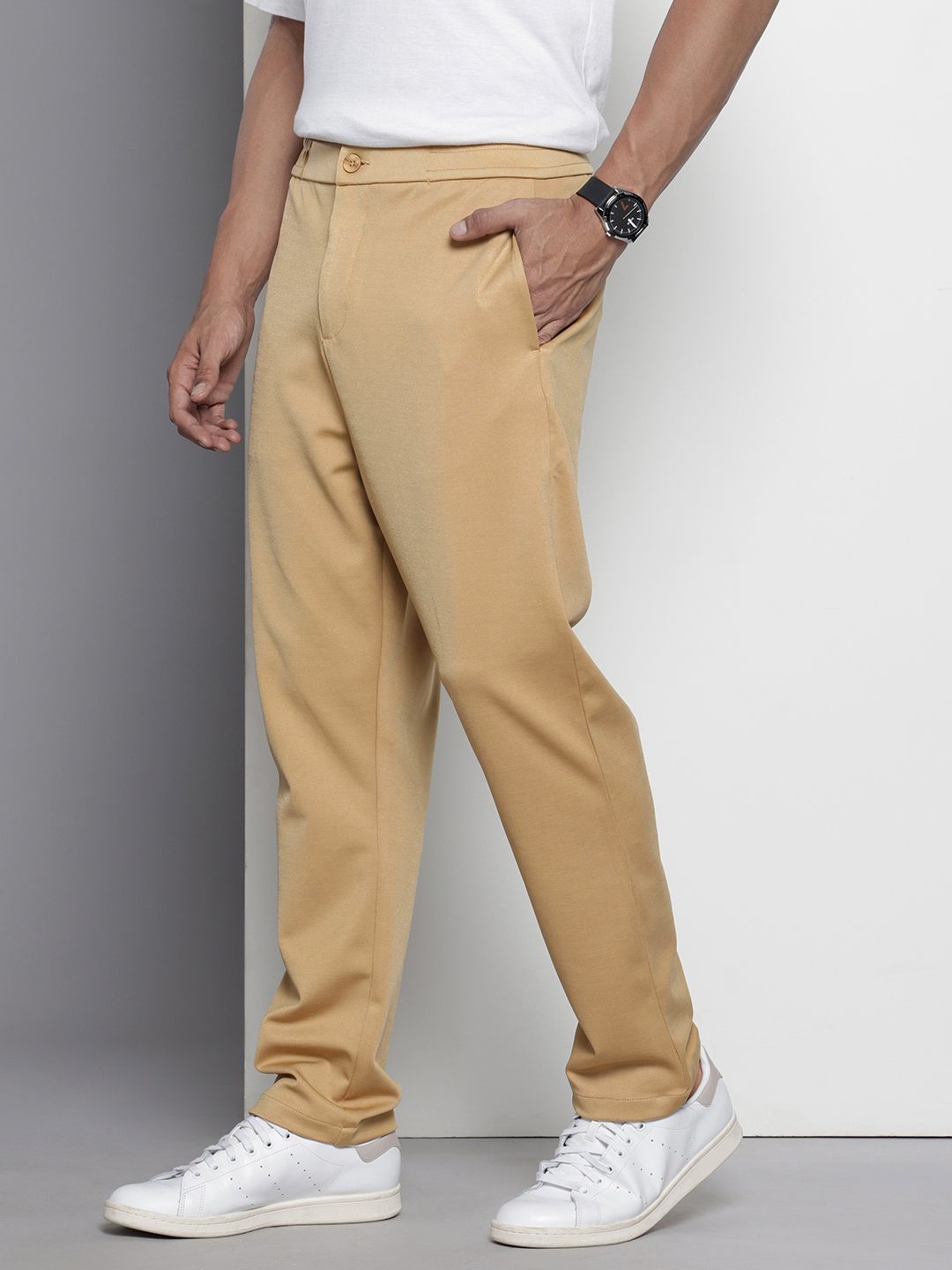 Men's Brown Relaxed Fit Solid Chinos