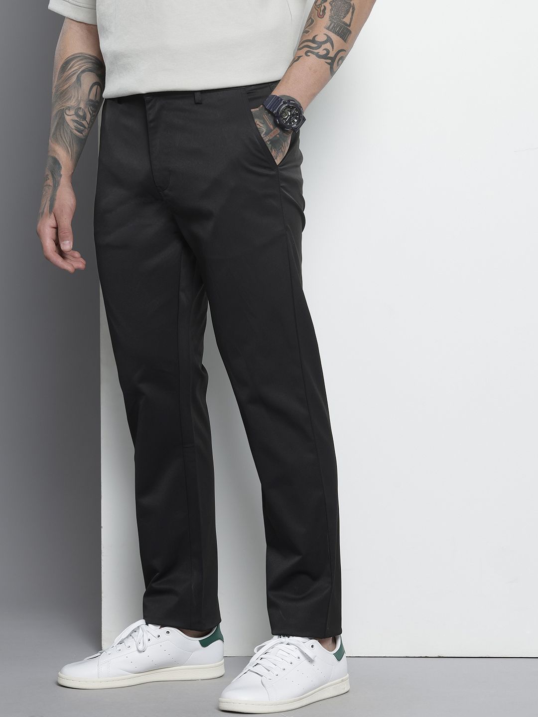 Men's Black Regular Fit Solid Trousers