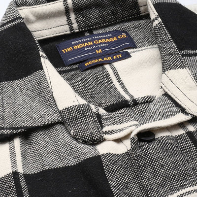 Men's Black Regular Fit Checked Casual Shirt