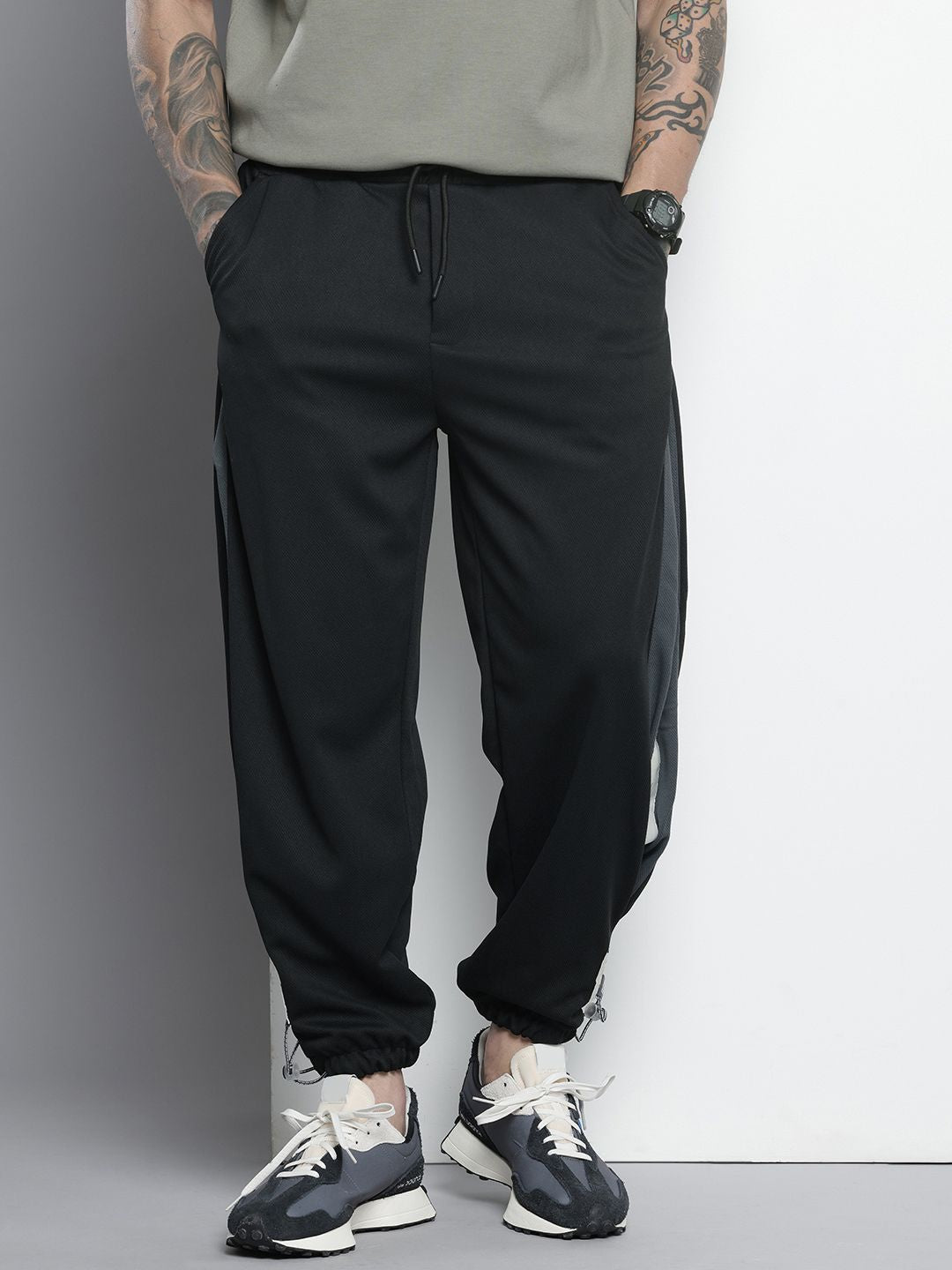 Men's Black Relaxed Fit Textured Baggy Joggers
