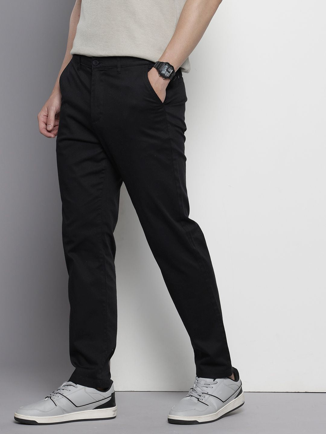 Men's Black Regular Fit Solid Chinos