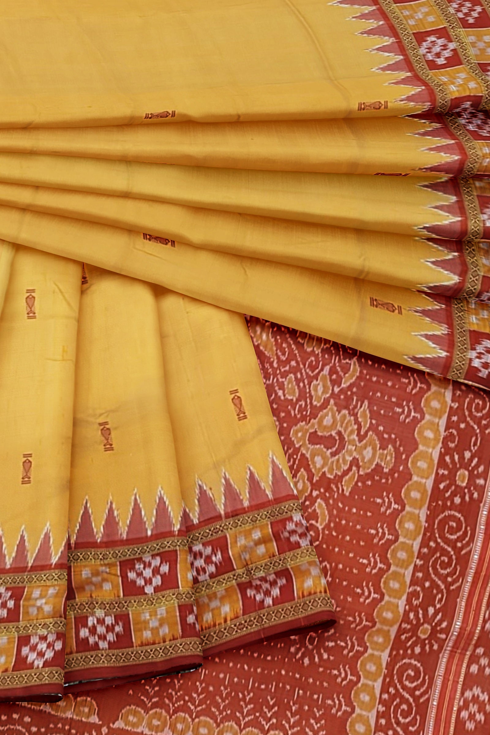 Deep Yellow Double Border Pasapalli Fish Motif Khandua Silk Saree
