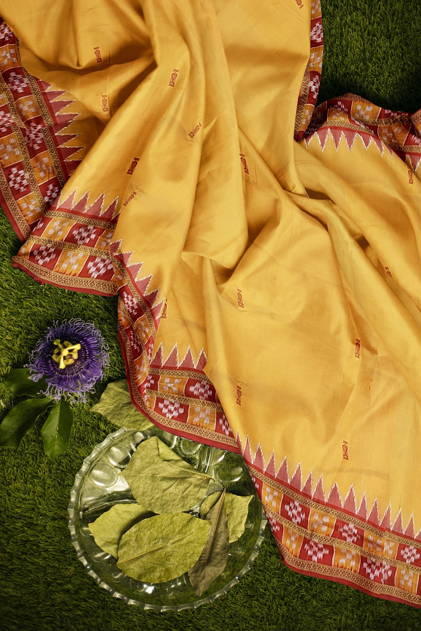 Deep Yellow Double Border Pasapalli Fish Motif Khandua Silk Saree
