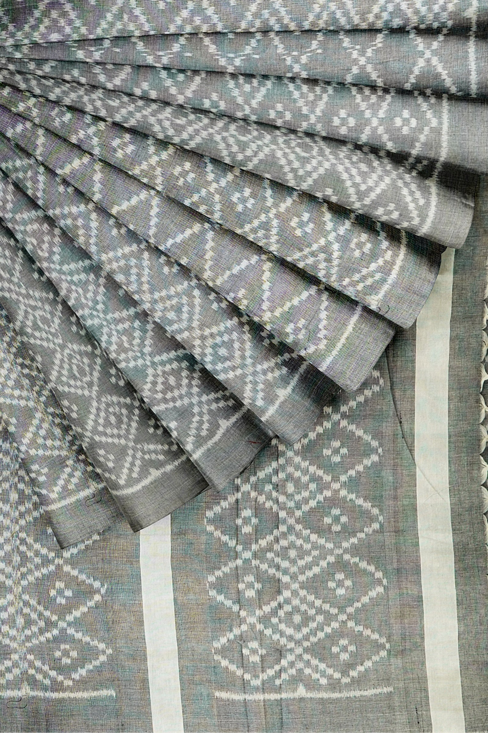 Grey Maniabandha Jhoti Theme Cotton Saree