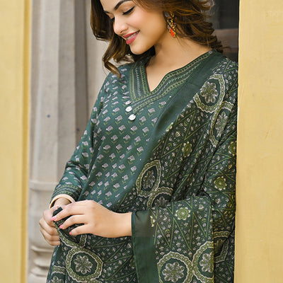 Green Cotton Blend Floral Printed Straight Suit Set VKSKD2298