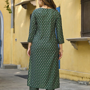 Green Cotton Blend Floral Printed Straight Suit Set VKSKD2298