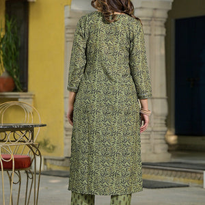 Green Cotton Blend Floral Printed Straight Suit Set VKSKD2303