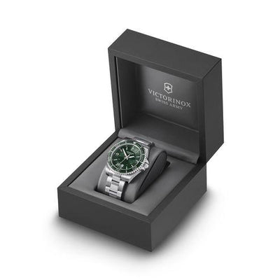Victorinox Maverick Green Dial Men 43mm