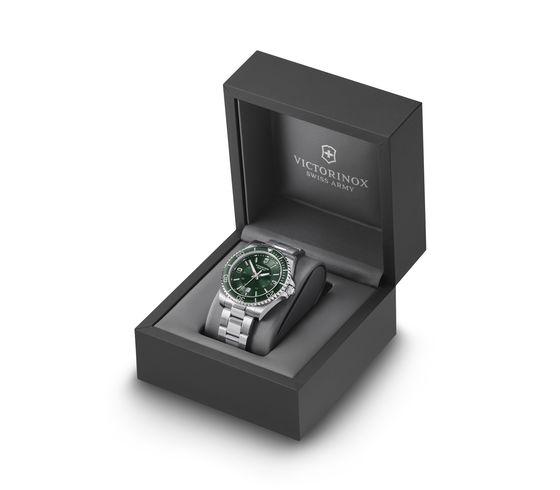 Victorinox Maverick Green Dial Men 43mm