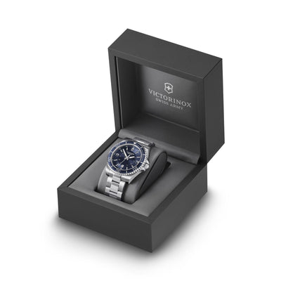 Victorinox Maverick Large Blue Dial Men 43mm