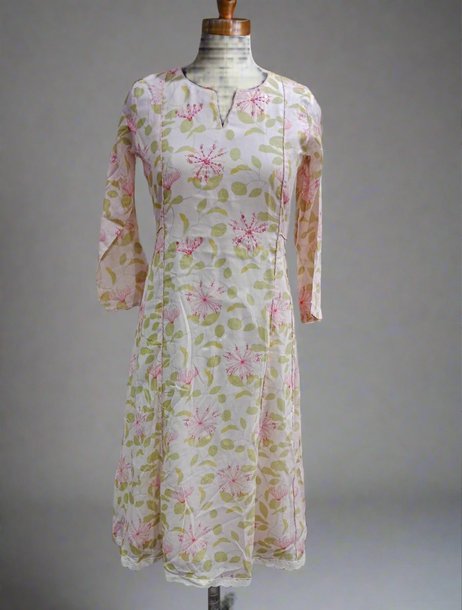 Maroon Bandhani Foil Printed Chiffon Saree With Tassels