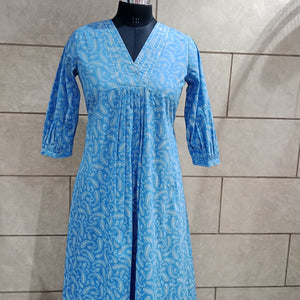 Maroon Bandhani Foil Printed Chiffon Saree With Tassels