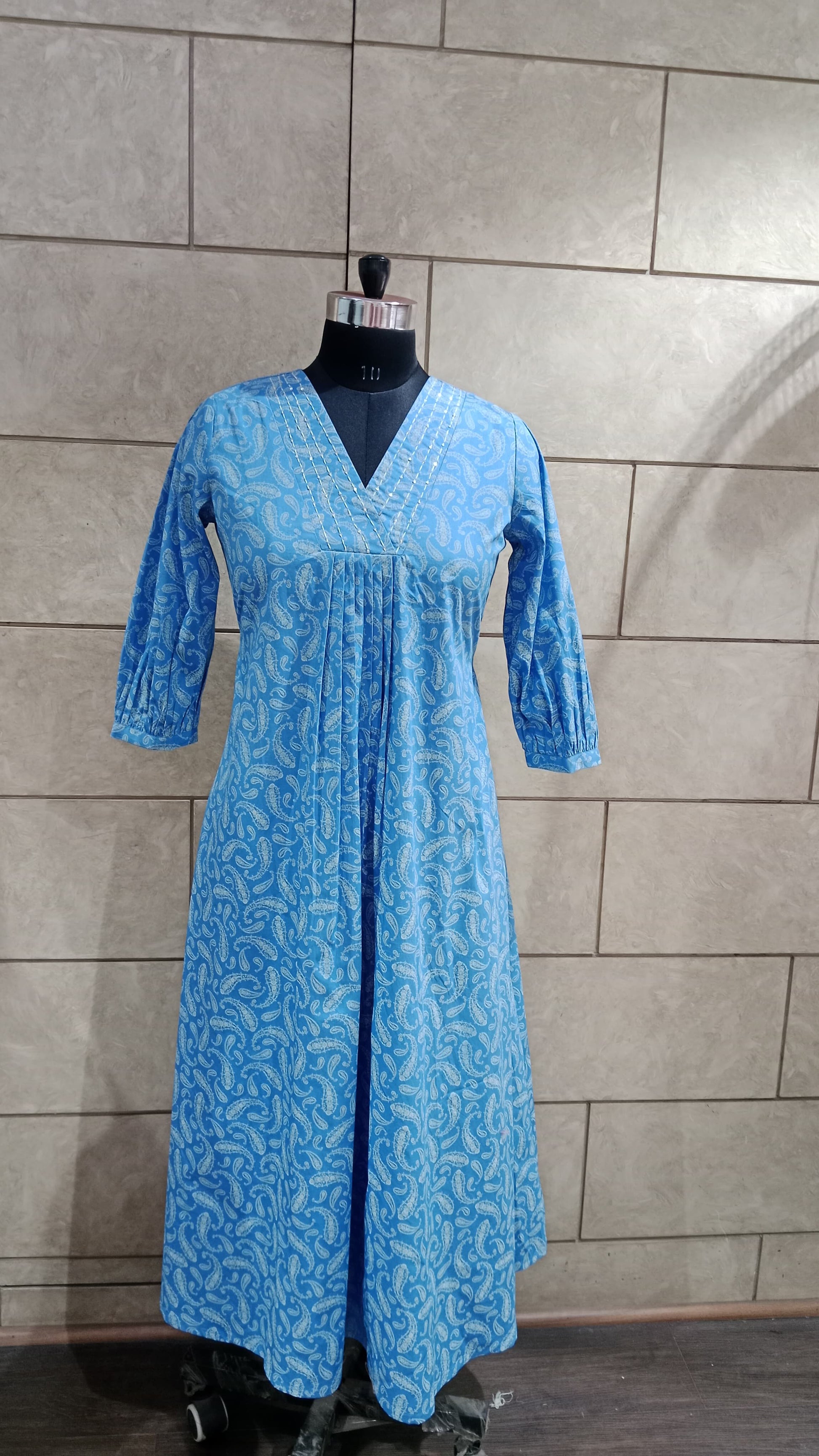 Maroon Bandhani Foil Printed Chiffon Saree With Tassels