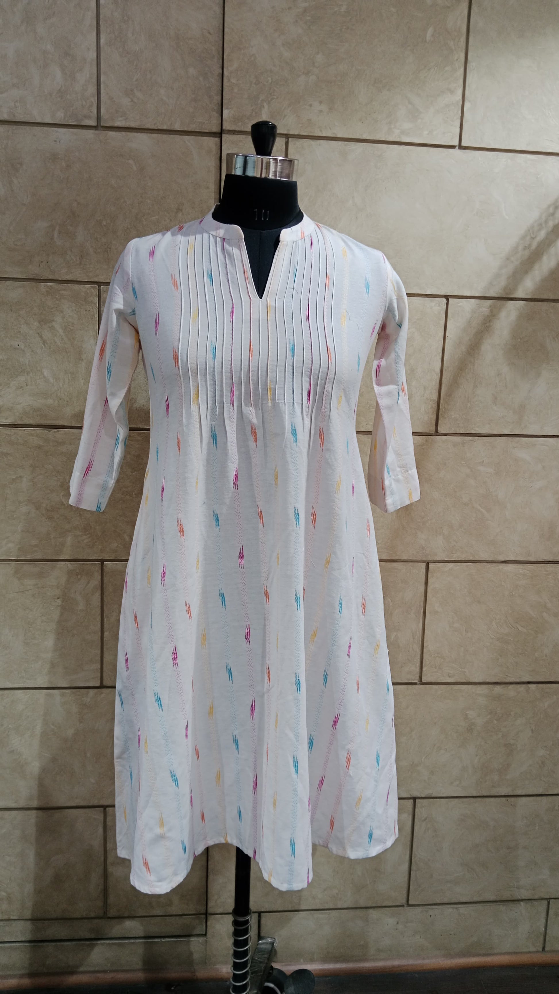 Maroon Bandhani Foil Printed Chiffon Saree With Tassels