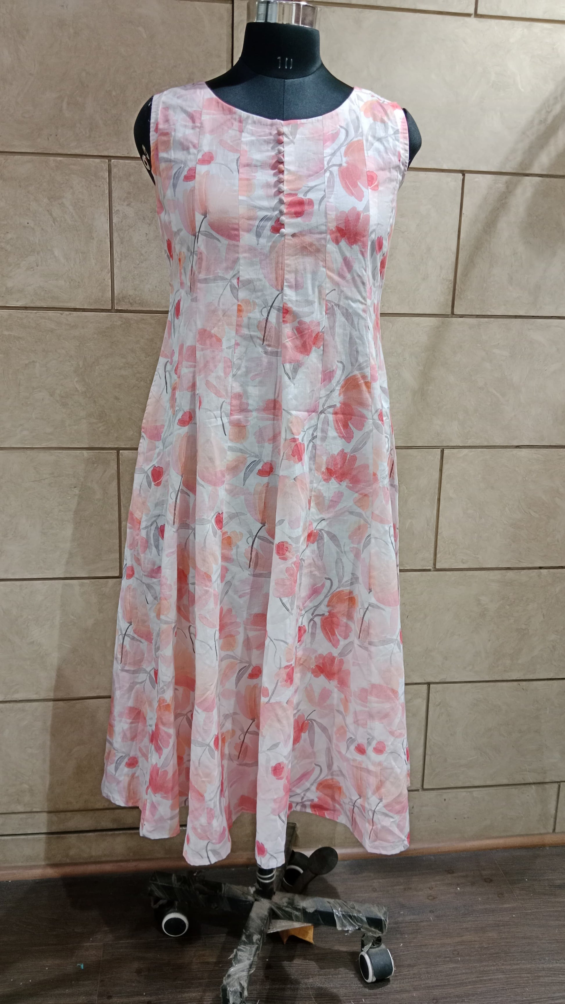 Maroon Bandhani Foil Printed Chiffon Saree With Tassels