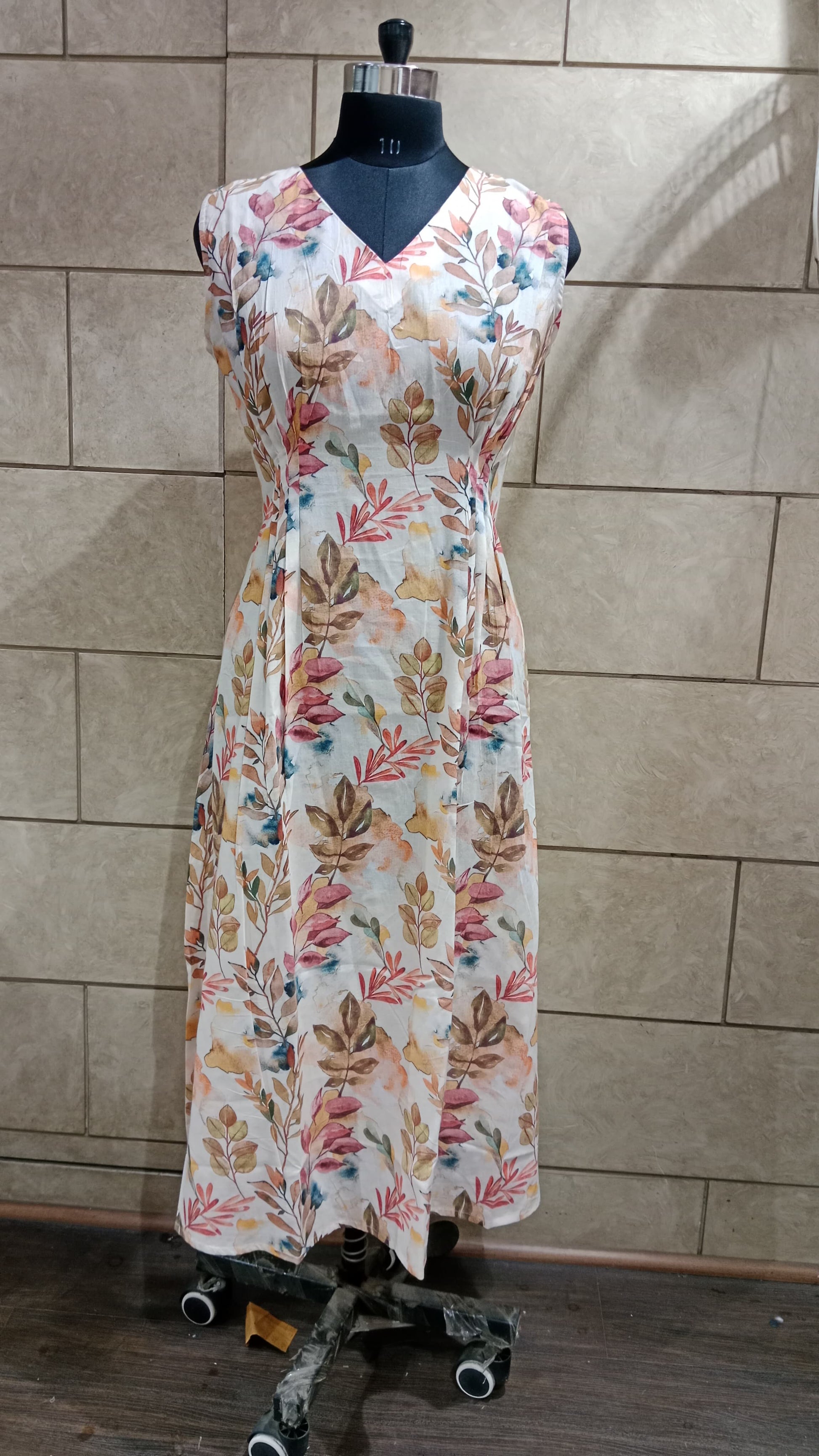 Maroon Bandhani Foil Printed Chiffon Saree With Tassels