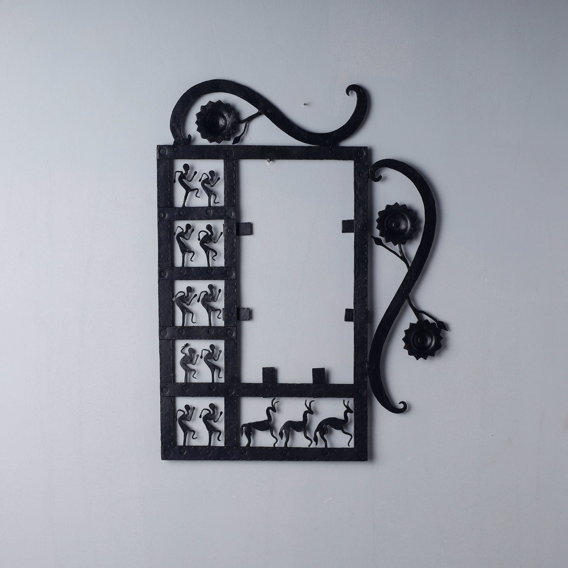 Bastar Tribal Wrought Iron Photo Frame (21 x 18 in)