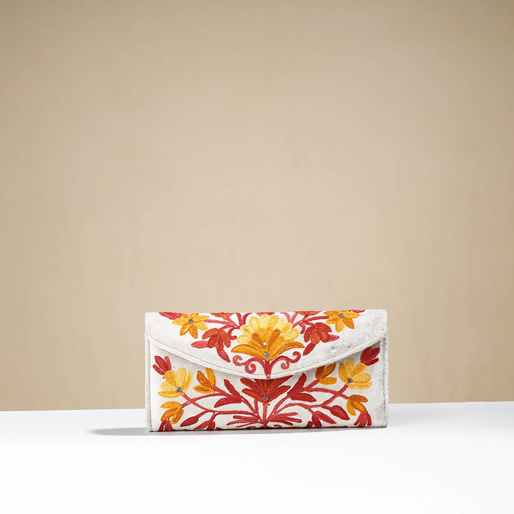 Beige - Chain Stitch Crewel Hand Embroidery Velvet Wallet