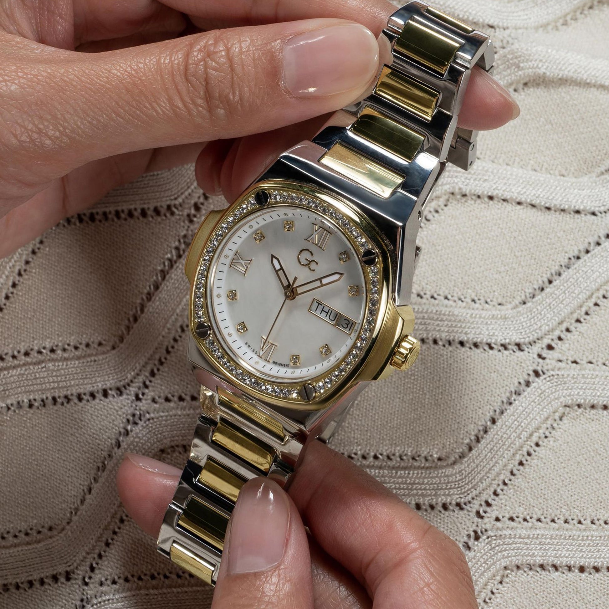 Coussin Shape Lady Women Quartz White Dial Analog Stainless Steel Watch Y98008L1MF