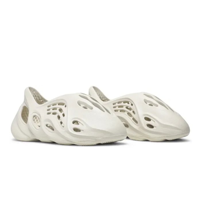 Yeezy Foam RNNR Ararat