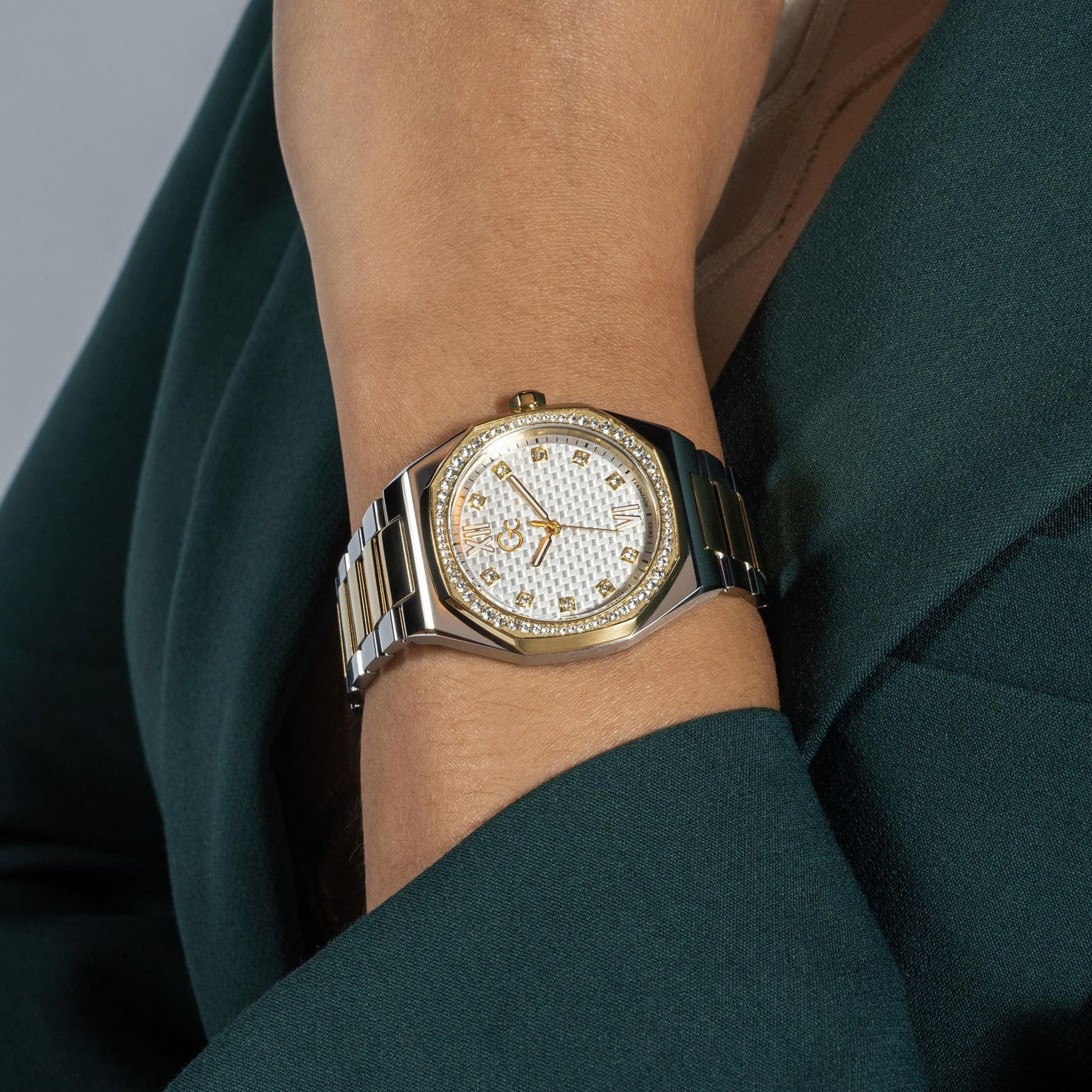 Coussin Sleek Lady Women Quartz White Dial Analog Stainless Steel Watch Z25002L1MF